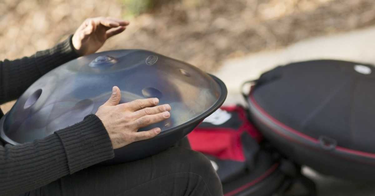 L'Handpan, insolito strumento che fonde melodia e ritmo: in Puglia lo fabbricano in due